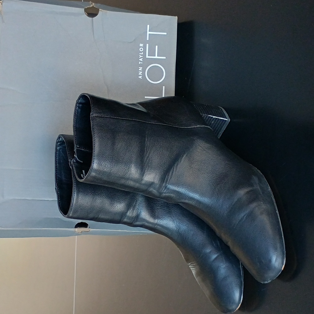 Ann Taylor LOFT Heel Boots Size 9